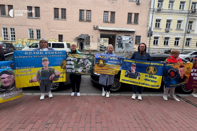 "Нам потрібен результат": рідні зниклих безвісти зібрались під Координаційним штабом в Києві
