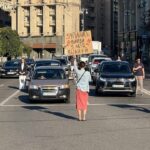 У Києві вулицю Хрещатик почали перекривати на загальнонаціональну хвилину мовчання