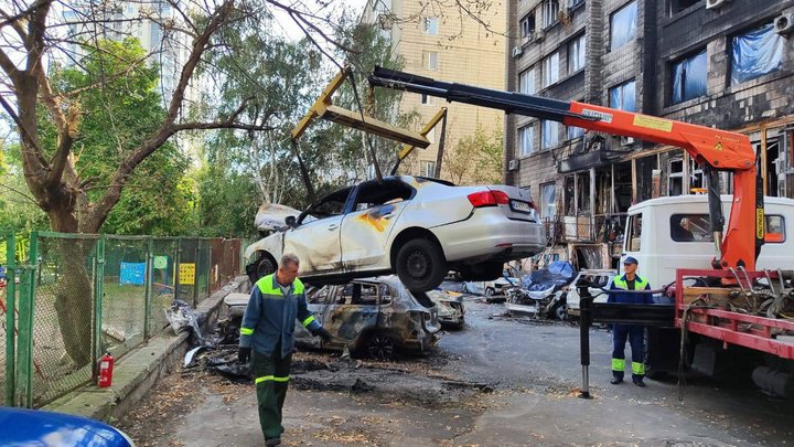 РФ атакувала Київщину ударними дронами та ракетами: здійнялися пожежі, є руйнування