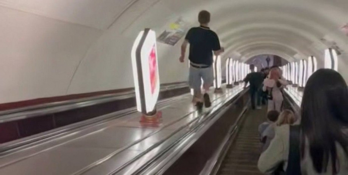 19-летний парень бежал по балюстраде метро на станции Крещатик