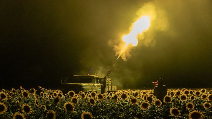 У Києві на Святошині після атаки РФ під руїнами залишаються люди: що розповіли місцеві про влучання