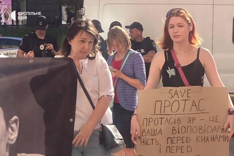 Під Київрадою зібрався мітинг з вимогою захистити Протасів Яр від забудовників