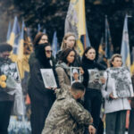 У Києві вперше перекрили Хрещатик для хвилини мовчання: як це було