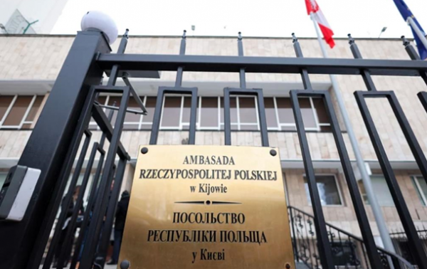 Массовый удар по Киеву: повреждено посольство Польши