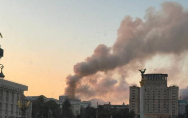 В Киеве горит правительственное здание - мэр