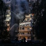 Вагітній жінці, яка постраждала від удару РФ у Києві, екстрено викликали пологи: лікарі борються за життя малюка і мами