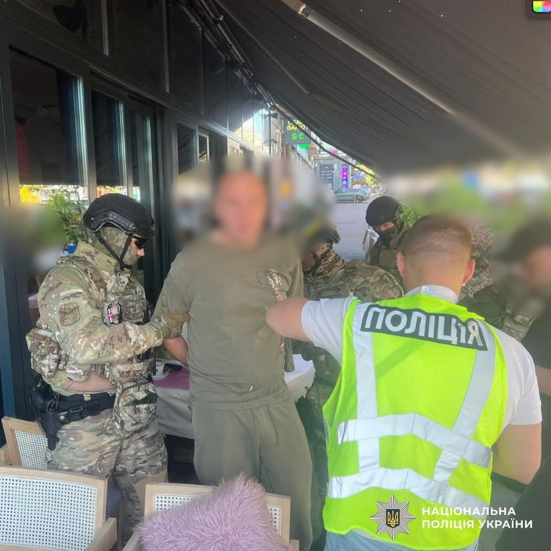 Заробив 82 тисячі доларів на охочих уникнути мобілізації: у Києві затримали підозрюваного в організації схеми
