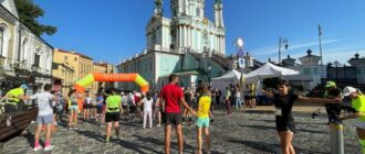 Кияни пробіглися "За мир" до Дня народження Андріївського узвозу