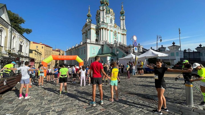 Кияни пробіглися "За мир" до Дня народження Андріївського узвозу