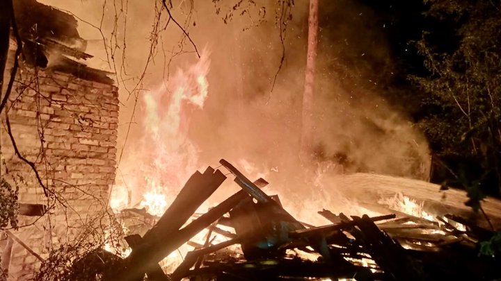 На Київщині атака РФ спричинила пожежі