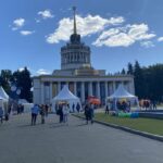 Купують фентезі та ромкоми, Байдак читав дітям "Вінні-Пуха": як розпочалась "Книжкова країна" на ВДНГ