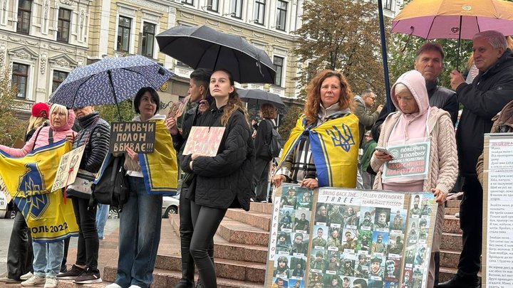 У Києві відбулася традиційна акція-нагадування "Не мовчи! Полон вбиває"