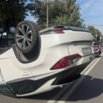 У Києві "Лексус" зіткнувся з учбовим авто і перевернувся на дах