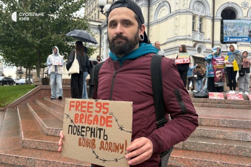 У Києві відбулася традиційна акція-нагадування "Не мовчи! Полон вбиває"