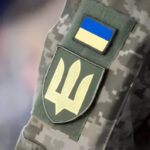 Мужчина, находившийся в розыске ТЦК, укусил полицейского в Киеве: подробности от военкомата
