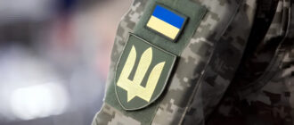 Мужчина, находившийся в розыске ТЦК, укусил полицейского в Киеве: подробности от военкомата