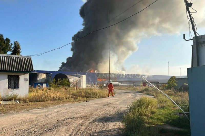 Атака на Київщину: Росія повторно атакувала об'єкт під час гасіння пожежі