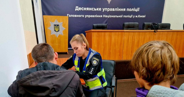 
 У Києві неповнолітні побили школяра: чим усе закінчилося
 