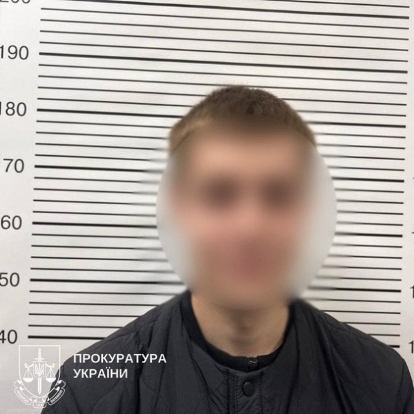
 У Києві 17-річний хлопець та спільники полювали на жертв через застосунки для знайомств: чим усе закінчилося (фото)
 