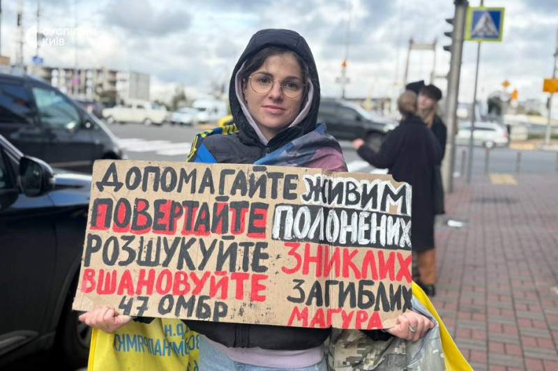 "Буду шукати до останнього": в Києві пройшла акція на підтримку військовополонених