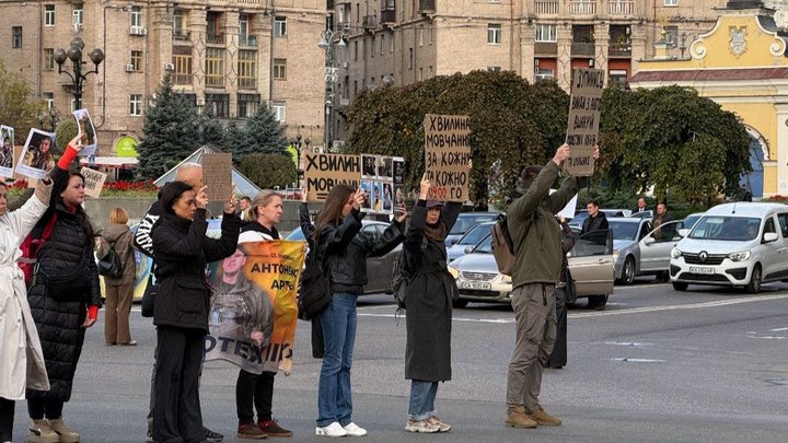У середмісті Києва вшанували загиблих військових