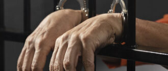 У Києві чоловік через ревнощі вдарив суперника ножем у груди: деталі та фото від поліції У Києві чоловік через ревнощі вдарив суперника ножем у груди: деталі та фото від поліції