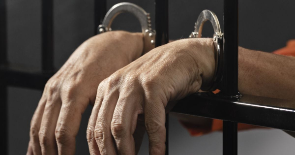 У Києві чоловік через ревнощі вдарив суперника ножем у груди: деталі та фото від поліції
  
 У Києві чоловік через ревнощі вдарив суперника ножем у груди: деталі та фото від поліції