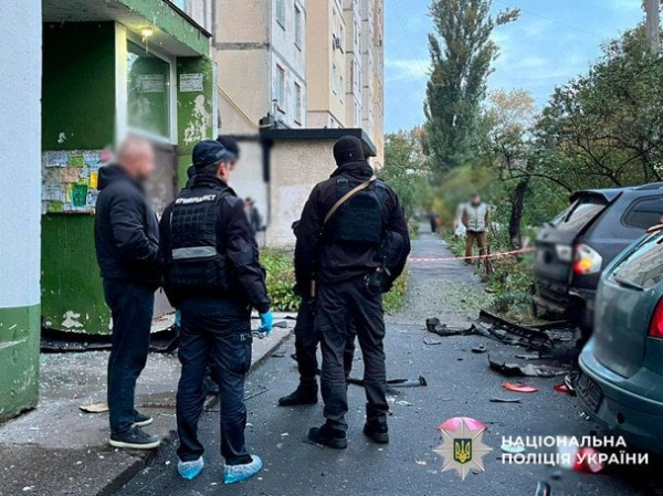 
 Вибух автомобіля у Києві: поліція повідомила нові деталі та оприлюднила фото
 