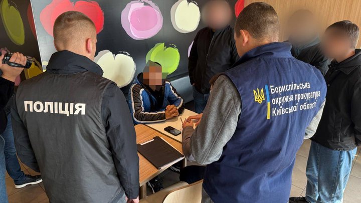 Обіцяв "вирішити питання" у ТЦК за 8,5 тис. дол. США: у Борисполі затримали підозрюваного