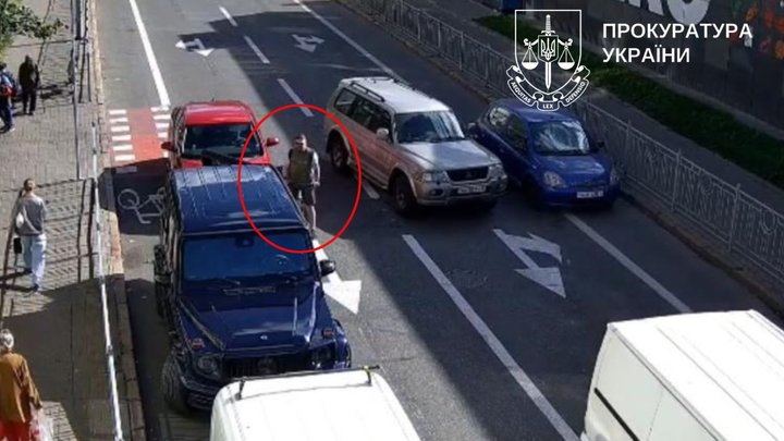 "Просив включити аварійку, а далі нічого не пам'ятаю": велосипедист розповів про конфлікт з водієм Mercedes в Києві
