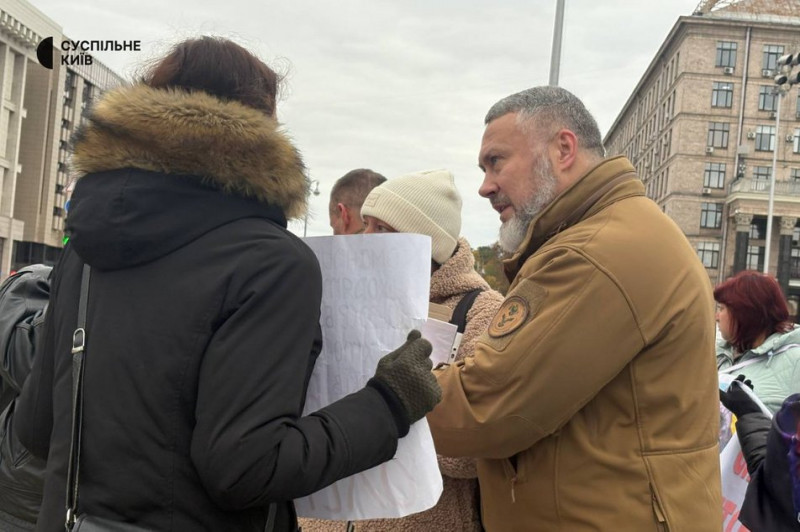 Родини полонених з "Азовсталі" другий день мітингують в центрі Києва: "Хлопці в критичному стані"
