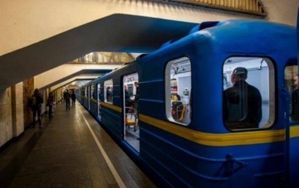 У Києві відновила рух "зелена" гілка метро 