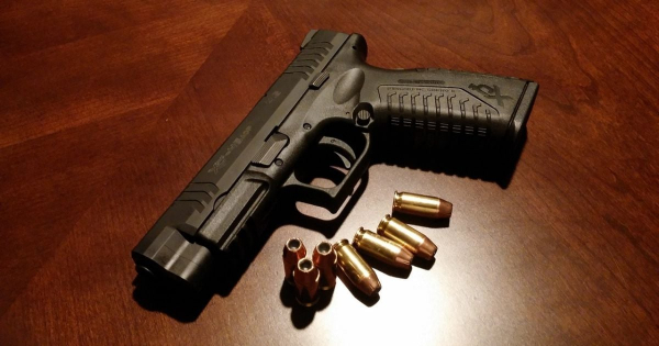 
 На Київщині чоловік під час сварки вистрілив просто в обличчя товаришеві: чим усе закінчилося
 