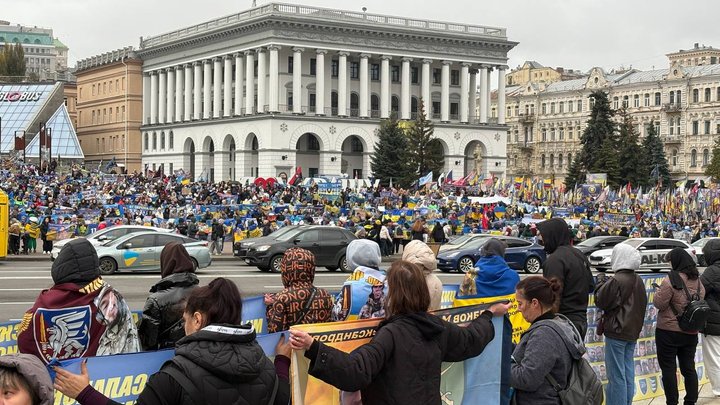 "Об'єднані тишею, що голосніші за слова": у Києві відбулася акція на підтримку зниклих безвісти бійців