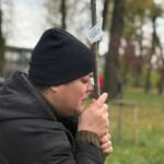 "Ми фотографувались тут після весілля": в Києві висадили сакури на згадку про загиблих військових