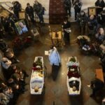 "Були голосом правди". В Києві прощаються із загиблими журналісткою та оператором телеканалу FreeДом