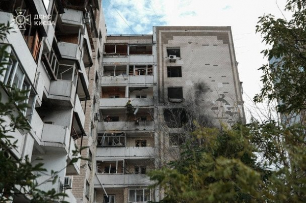 У Києві завершили ліквідацію наслідків російського удару (фото)
  
 У Києві завершили ліквідацію наслідків російського удару (фото)
