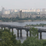 У Києві ускладнено рух транспорту на одному з мостів
