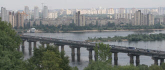 У Києві ускладнено рух транспорту на одному з мостів