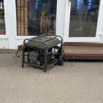 "У небі блимнуло щось і після цього зникло світло": частина киян досі залишається без електрики