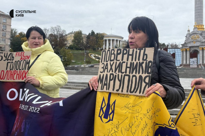 Родини полонених з "Азовсталі" другий день мітингують в центрі Києва: "Хлопці в критичному стані"