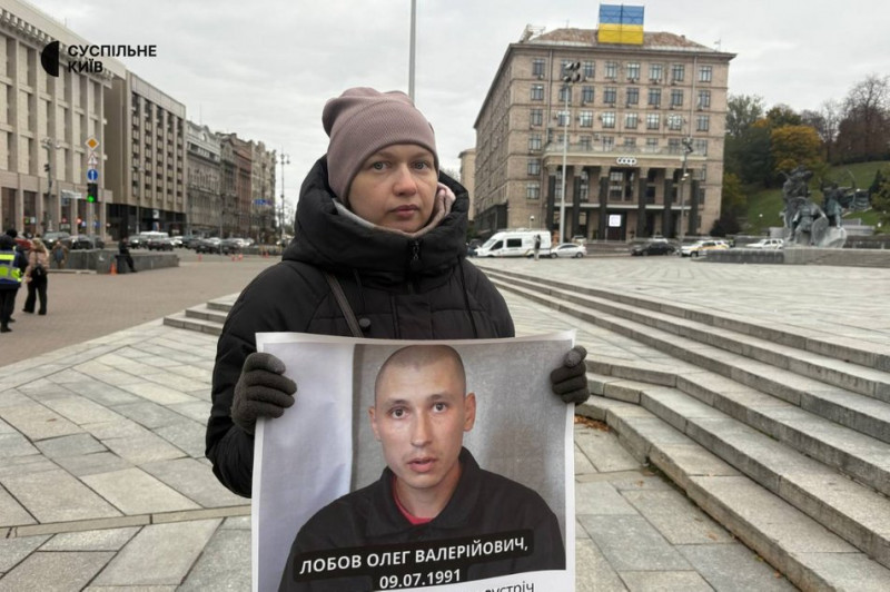 Родини полонених з "Азовсталі" другий день мітингують в центрі Києва: "Хлопці в критичному стані"