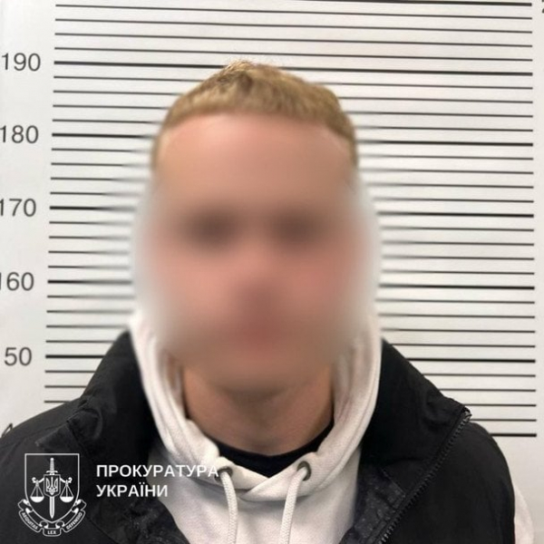 
 У Києві 17-річний хлопець та спільники полювали на жертв через застосунки для знайомств: чим усе закінчилося (фото)
 
