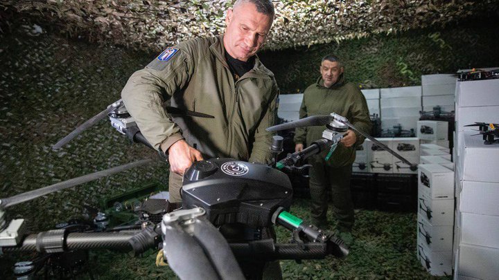 Від громади Києва на фронт вирушили понад 3 тисячі дронів та 150 систем РЕБ