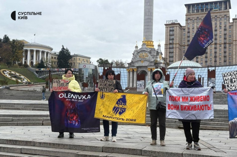 Родини полонених з "Азовсталі" другий день мітингують в центрі Києва: "Хлопці в критичному стані"
