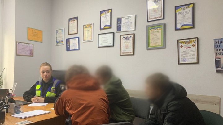 Провокації й напад на чоловіка біля синагоги у Києві: правоохоронці затримали підлітків