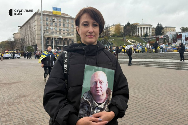 "Об'єднані тишею, що голосніші за слова": у Києві відбулася акція на підтримку зниклих безвісти бійців