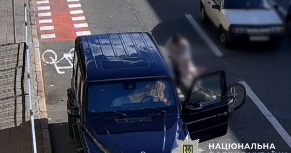
 Водій Mercedes, який побив велосипедиста, підозрюється у розтраті 25 млн на зимову форму для ЗСУ
 