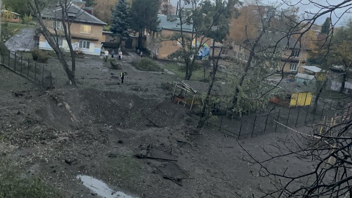 Через нічну ракетну атаку у Києві ускладнений рух транспорту