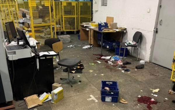 З'явилися фото з місця вибуху на Укрпошті З'явилися фото з місця вибуху на Укрпошті